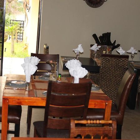 Rivermews Hotel And Spa Maun Exterior photo